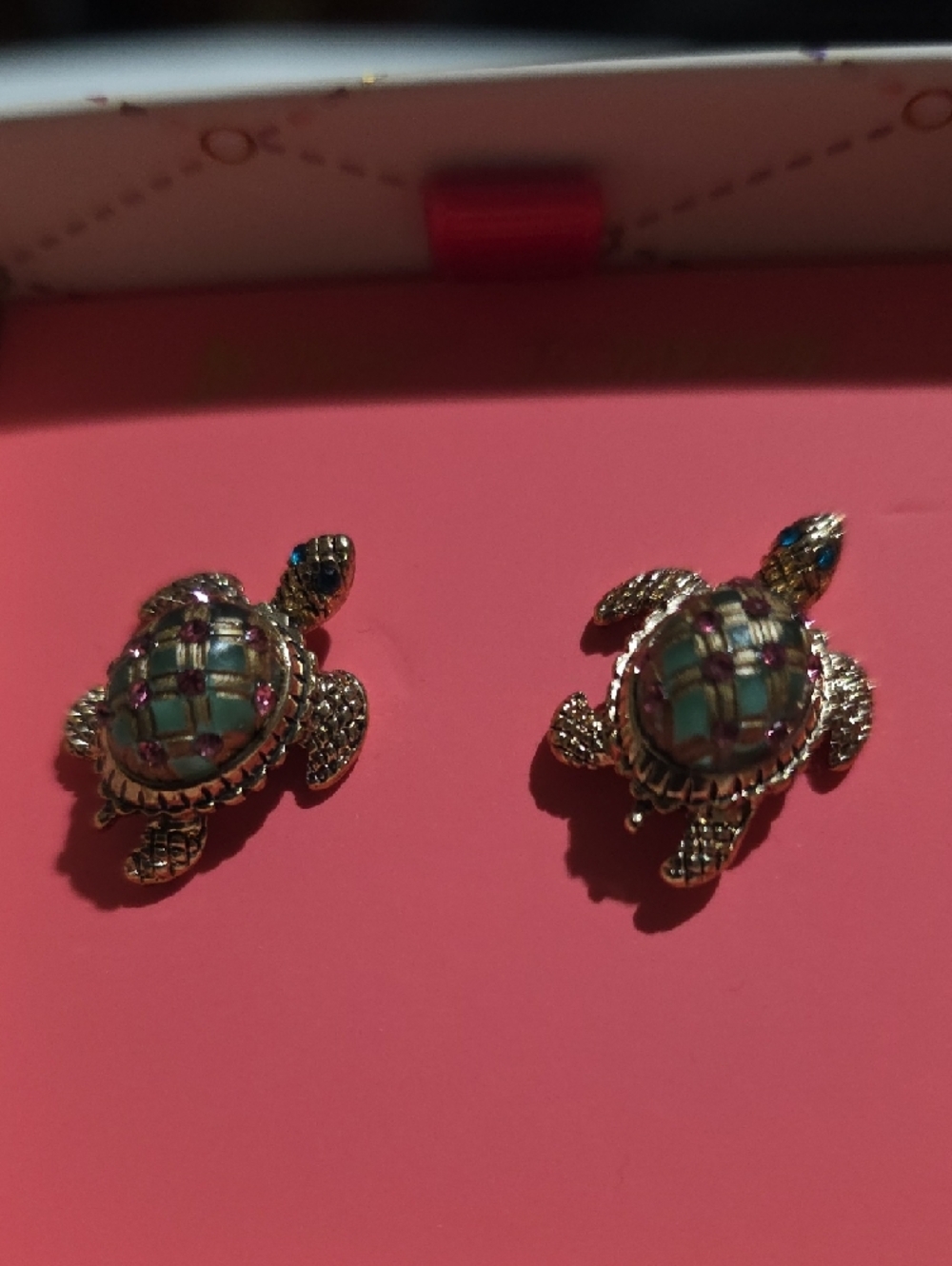 Betsey Johnson Gold Tone Multicolor Turtle Stud Earrings‎ - Picture 2 of 9
